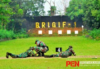 Petarung Jaya Sakti Asah Kemampuan Menembak