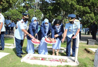 Jelang HUT TNI AU Ke-76, Koharmatau  Ziarah ke TMP Cikutra