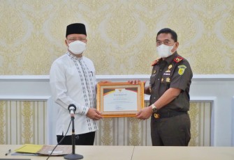 Gubernur usai rapat koordinasi Forkopimda mengenai optimalisasi pemanfaatan program Pemulihan Pkonomi Nasional (PEN) di Bumi Rafflesia, Kamis (07/04/2022).