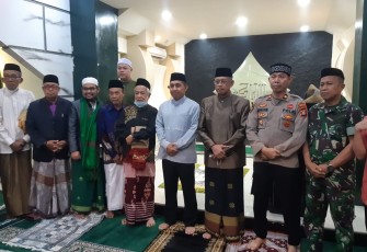 Pangdam XIV/Hsn Safari Sholat Subuh di Mesjid Besar Syura Kec Tallo Kota Makassar