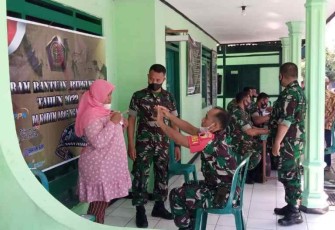 Koramil 0805/13 Kedunggalar Salurkan BLT Kepada Pelaku Usaha Mikro Kecil.