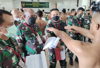 Kasdam Kasuari Pimpin Sidang Parade Calon Tamtama Jalur Reguler Dan Khusus