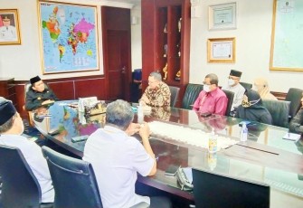 Gubernur Kepri, H.Ansar Ahmad, saat audiensi dengan KPU dan Bawaslu