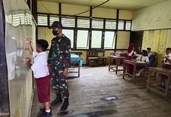 Cerdaskan Anak Bangsa, Satgas Perbatasan  Gadik IPA di SDN 04 Kekurak