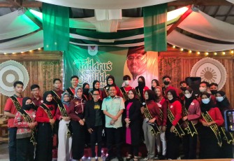 Anwar Sadad, memberi wejangan politik kepada generasi milenial di Malang