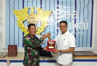 Dansatgas Yonif 144/JY Hadiri Perpisahan Kepala KPPBC TMP C Nanga Badau 