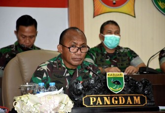 Pangdam Kasuari Ikuti Vicon Dengan Panglima TNI Bahas Distribusi Bantuan Tunai PKLWN