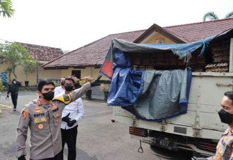 Barang bukti didalam truk saat diamankan