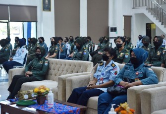 Ceramah inspirasi Wanita TNI di Kalbar  dalam rangka hari Kartini 