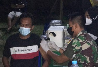 Kodim 1310/Bitung, saat melaksanakan Vaksinasi, Kamis (21/4/2022) malam