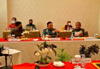 Pangkoarmada III (tengah) saat rapat Forkopimda Prov Papua Barat di Swiss-Belhotel.Kamis (21/4/22)