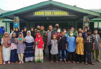 Kasdim 1204/Sanggau Mayor CZI Budi Rahardi buka puasa bersama dengan karateka INKAI Kabupaten Sanggau, Jum'at (22/4/2022)