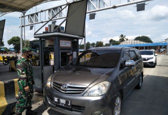 Pengamanan mudik lebaran anggota TNI AL di pelabuhan Bakauheni. Kamis (28/4/2022)