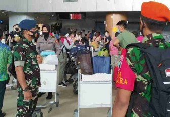 Personel lanud Supadio melaksanakan pengamanan arus mudik lebaran bandara. Sabtu (30/4/2022)
