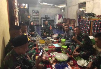 Satgas perbatasan sambangi warga silaturahmi lebaran. Selasa (03/05/2022)