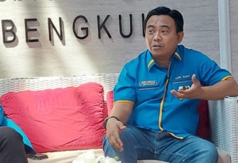Ketua Umum DPP KNPI Haris Pertama saat mengisi acara di salah satu stasiun televisi di Bengkulu.