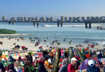 Kawasan wisata Pantai Labuhan Jukung (Labju), Kecamatan Pesisir Tengah, Kabupaten Pesisir Barat (foto :Jokson, Jumat 6/5/2022)