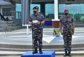 Pangkoarmada III saat memberikan arahan di apel khusus. Senin (09/05/2022)