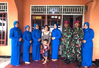 Sambangi kediaman warakawuri di distrik Sorong timur. Selasa (10/05/2022)