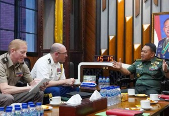 Kasad saat menerima atase darat AS di Mabesad Jakarta. Kamis (12/05/2022)
