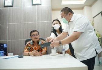 Wali Kota Bitung saat menerima kunjungan Head Marketing PT . Pacific Paint, Kamis (12/5/2022)