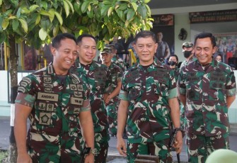 Panglima TNI saat berada  di Makorem 162/WB. Jum'at (13/05/2022)