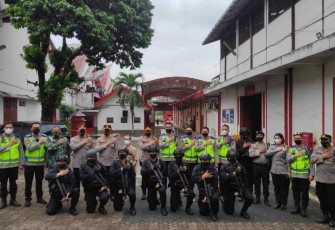 Personel Polrestabes Medan siap amankan perayaan Waisak. Senin (16/05/2022)
