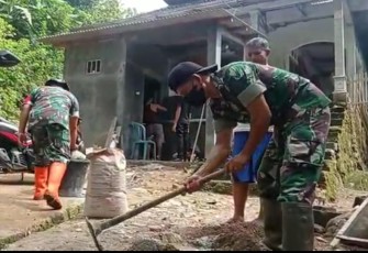 Gotong royong bantu warga binaan bangun rumah. Senin (16/05/2022)