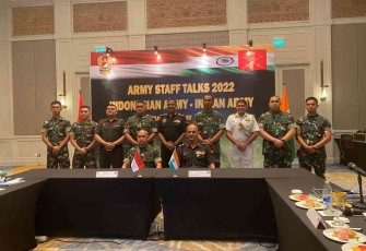 Foto bersama delegasi India Army dan TNI AD di hotel Hilton Bali. Rabu (18/05/2022)