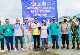Foto bersama Kepala Dinas Pemuda dan Olahraga, Kapolsek, Camat, Keades, Danpos AL Lagoi, Babinsa dan Bhabinkamtibmas, Sabtu (21/5/2022)