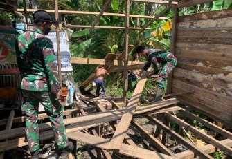 Berjibaku rehab rumah warga di perbatasan 