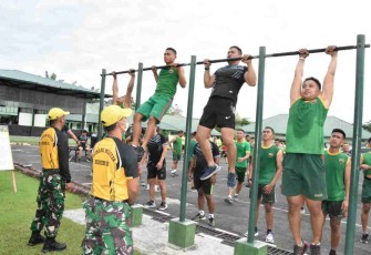 Pull up salah satu tes garjas prajurit Korem 023/KS