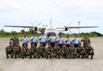 Siswa Dikkualsus Load Master & Operator Mission Consule Pesawat CN-235 Lanud Manuhua Biak