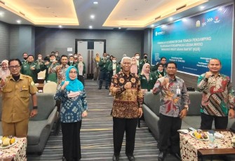 Irene Swa Suryani bersama tenaga pendamping KUR di Aceh