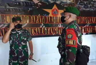 Danrem 121/Abw saat memberikan motivasi Kapten Inf Frelly Dan SSK I Koki Aruk