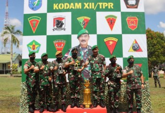 Pangdam XII/Tpr poto bersama juara menembak piala Pangdam