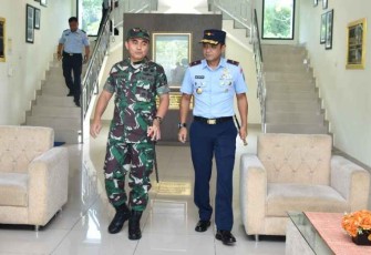 Danlanud Supadio saat menerima kunjungan kerja Danrem 121/Abw 