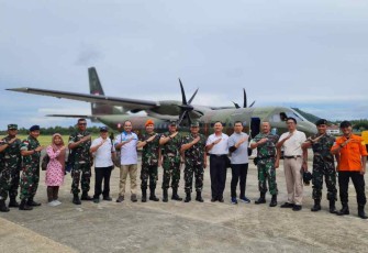 Foto bersama Kapuspotdirgaau tinjau venue aerosport lanud MUS
