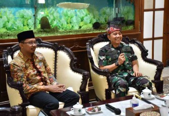 Danpuspenerbal saat silaturahmi dengan Bupati Sidoarjo 