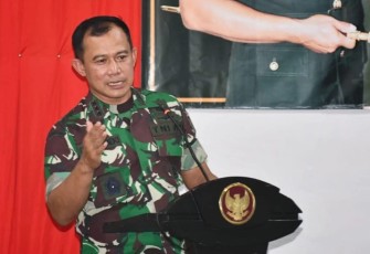 Danrem 081/DSJ saat memberikan arahan prajuritnya di Kodim 0808/Blitar