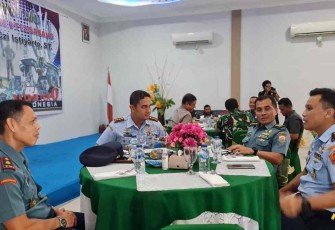 Dandim 0112/Sabang saat berbincang bersama Danlanud Maimun Saleh 