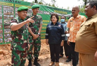 Pangdam I/BB saat meninjau langsung hasil TMMD di Kodim 0205/TK