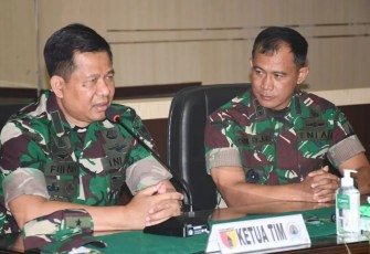 Brigjen TNI Fulad saat memaparkan fungsi dan tugas Tim Pengawas Pos Audit Itjenad di Korem 081/DSJ