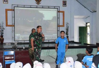 Kembangkan bakat siswa dengan mengunjungi Kodim 0802/Ponorogo 