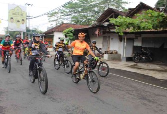 Gowes ceria Dandim Trenggalek sambut Hari Bhayangkara Ke-76 