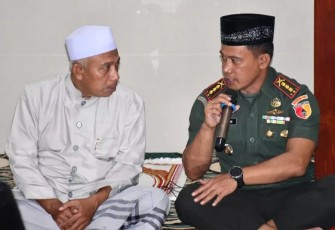 Danrem 081/DSJ saat memimpin doa bersama jelang liga Santri