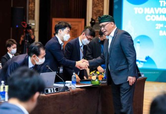 Ketua Sekertariat Capt Weku saat resmi menutup  Sidang ANF Committee Ke-26 di Bali