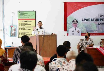 Bupati Pati Haryanto saat memberikan pengarahan kepada aparatur desa
