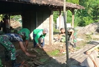 Bersama warga binaan rehab pos kamling