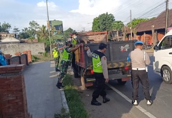 Penyekatan cegah penyebaran wabah PMK di wilayah kabupaten Trenggalek 